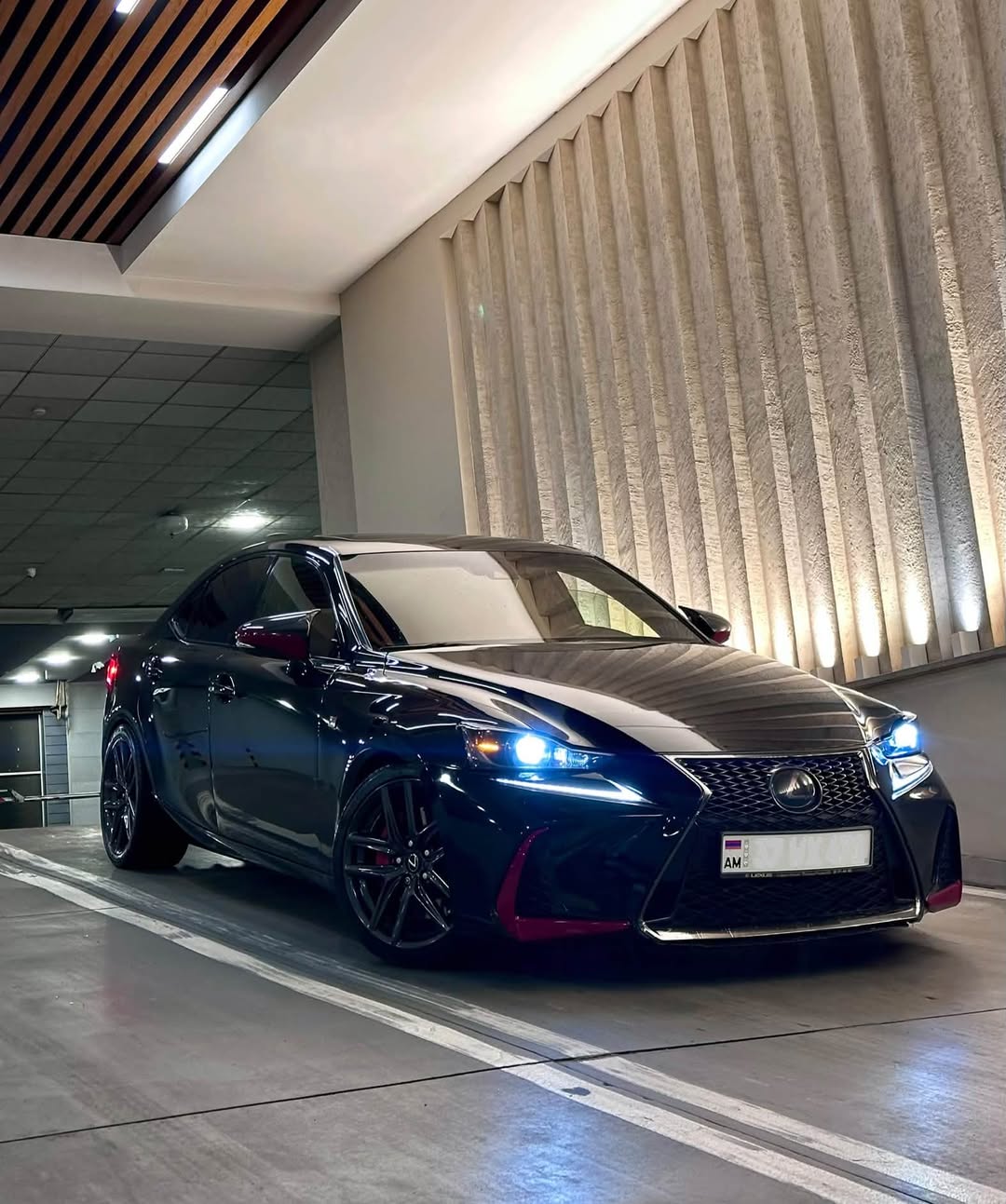 Lexus IS 200T 2017 — 16,900$