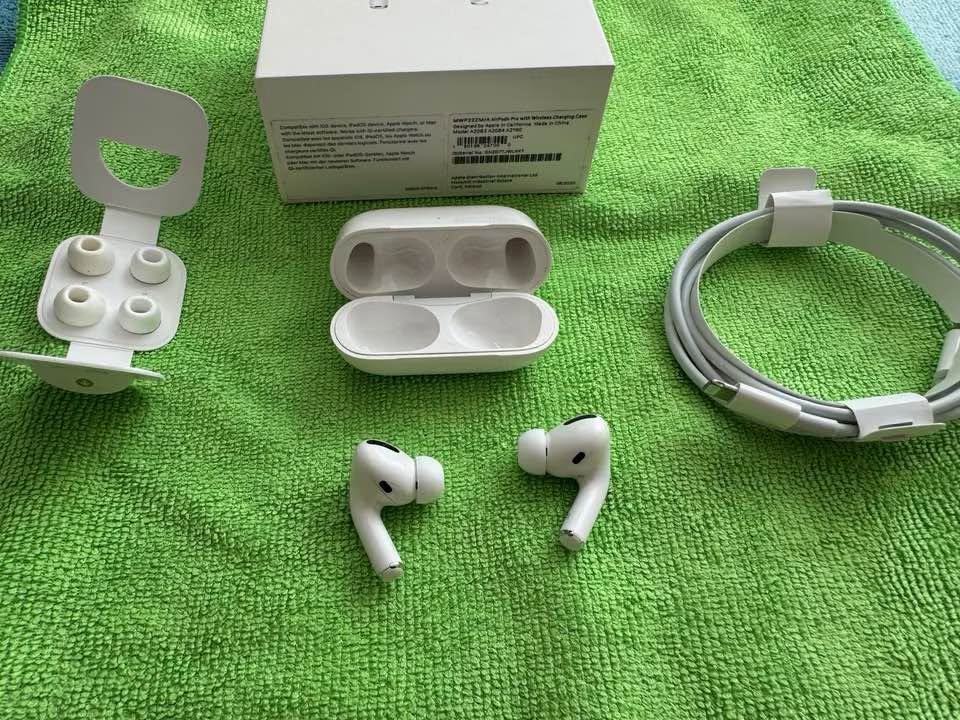 AirPods Pro with case and USB case
