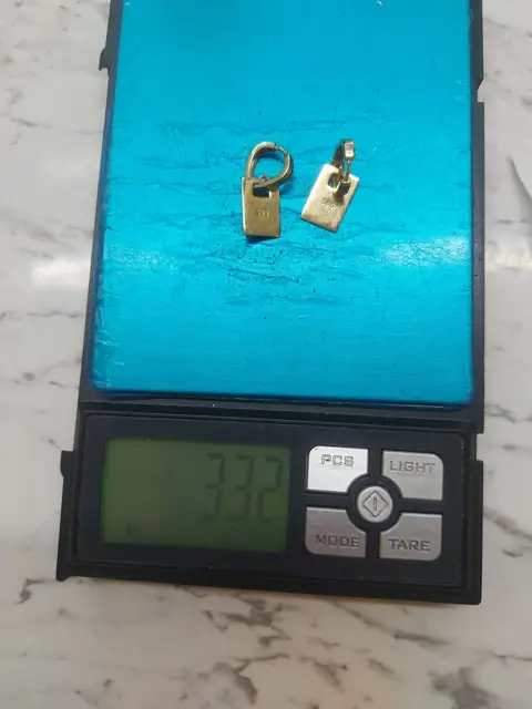 585 gold earring, 3.32 grams