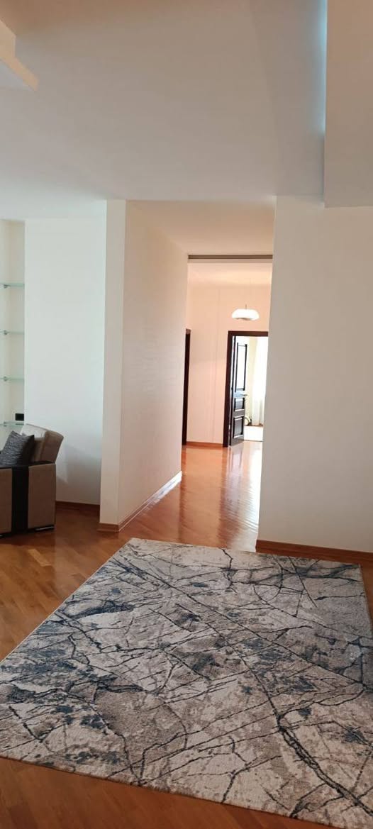 Сдаётся 3-комнатная квартира, Баку — 1,300 ₼