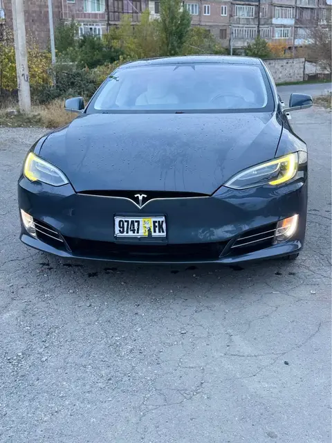 Tesla Model S 2018