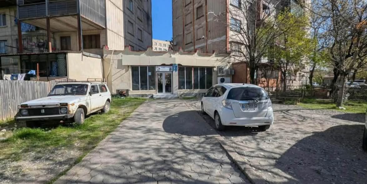 Kommersiya sahəsi, Qütbə — $1,200