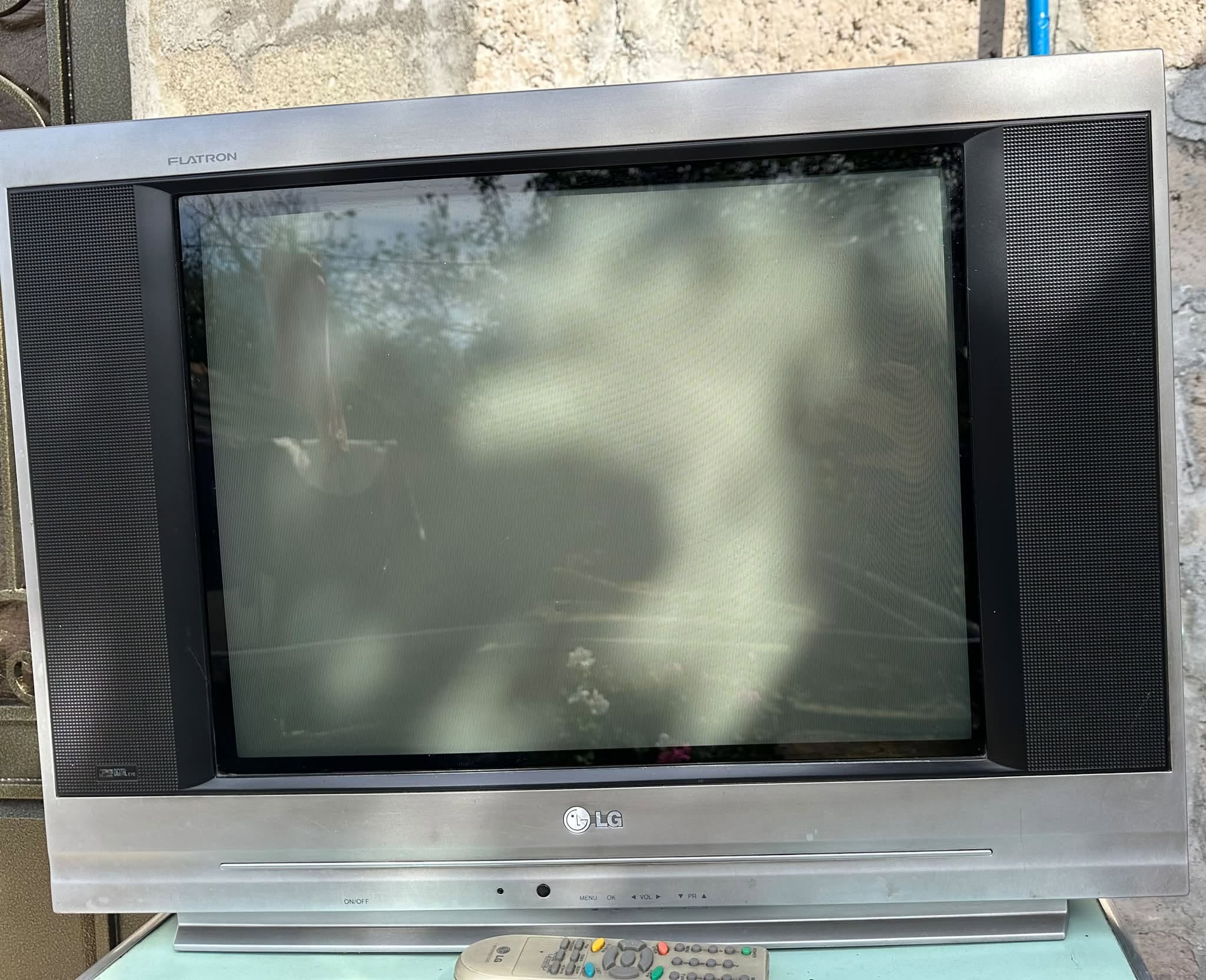 LG Flatron CRT ტელევიზორი