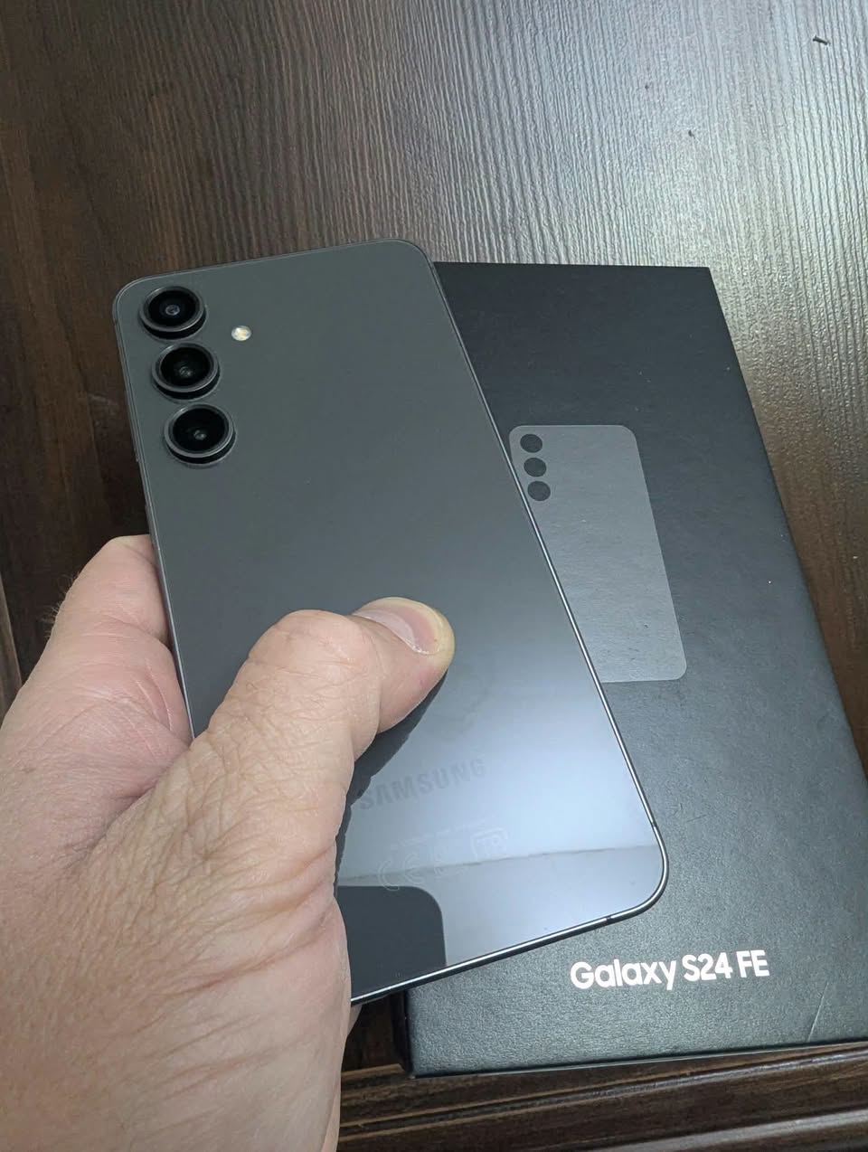Продаётся или обменивается samsung s24 FE