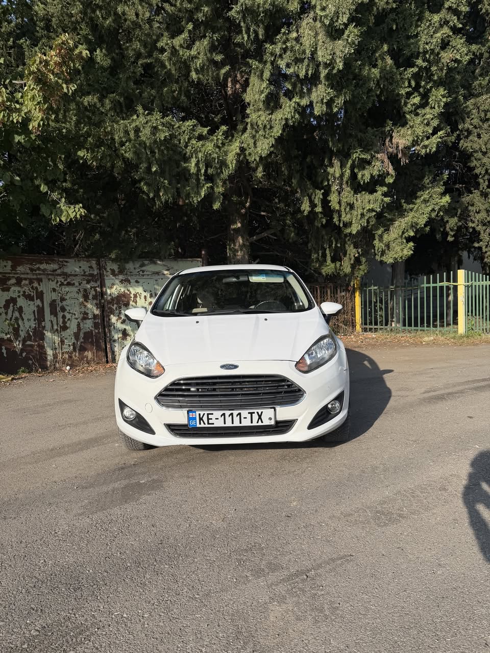 Ford Fiesta 2016 — 4,200$