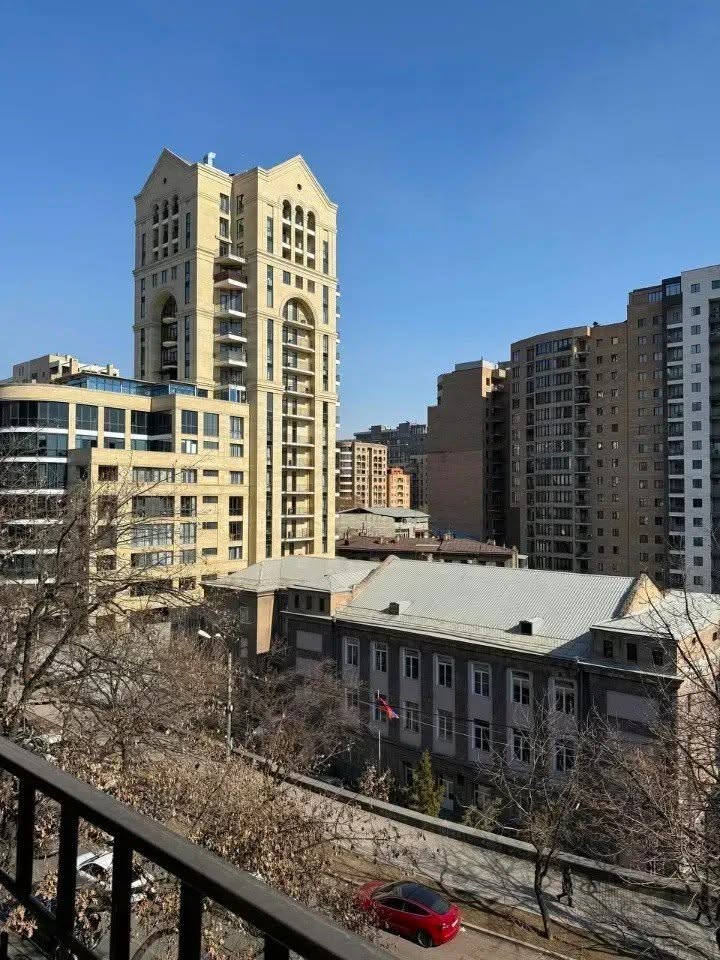 3 otaqlı mənzil kirayə verilir, İrəvan — $1,800