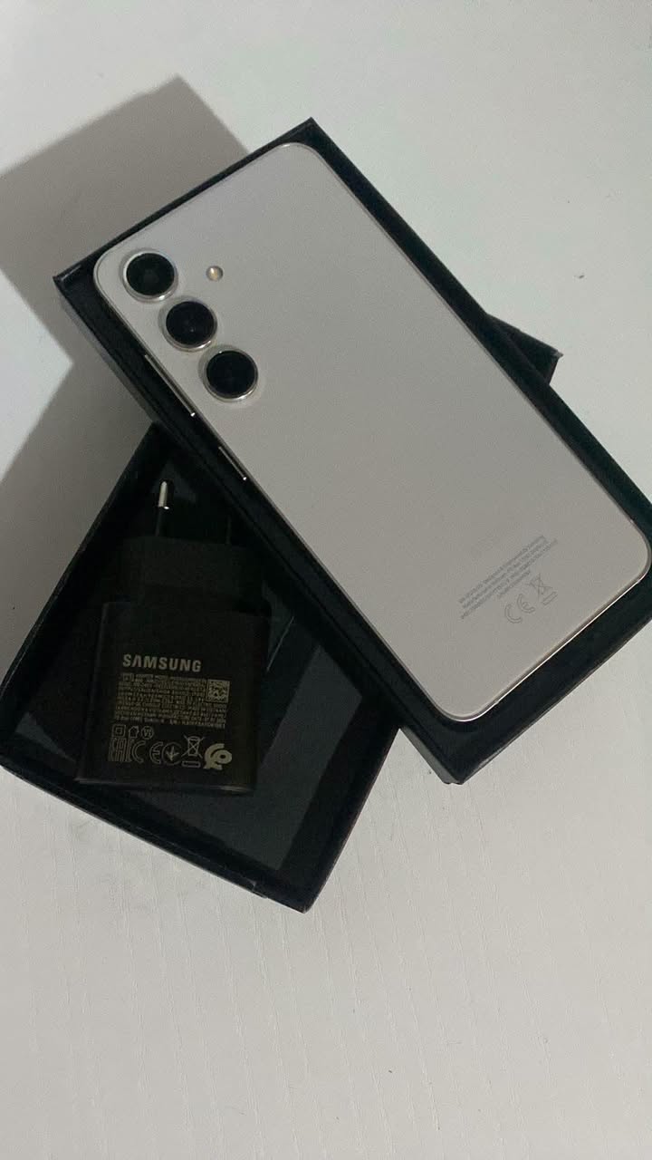 Продаётся телефон SAMSUNG GALAXY S24