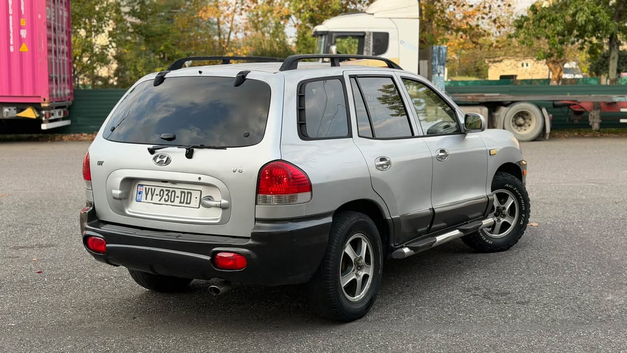 Hyndai Santa Fe 2001 — 2,000$