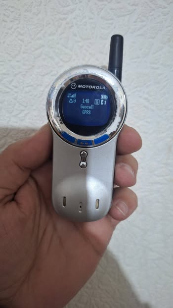 Motorola V70 çalışıyor ve şarj ediliyor