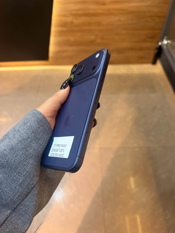 Ифон 17 Про 256 GB с SIM-картой — 405 000 руб.