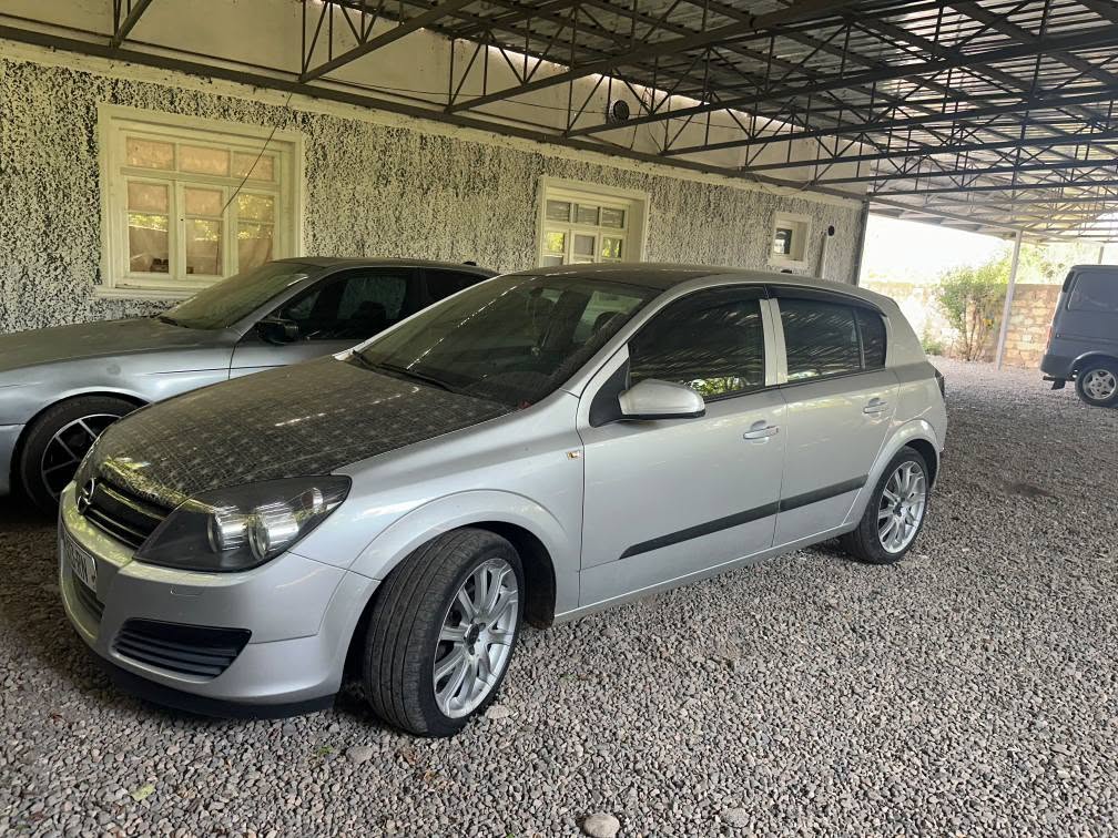 Автомобиль 2005