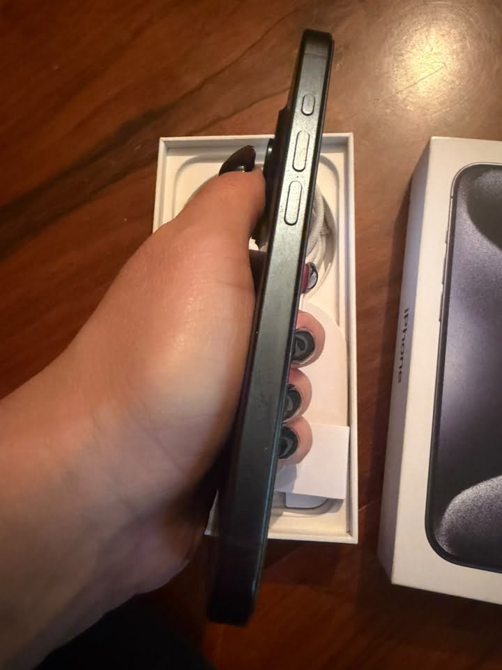 iPhone 15 Pro 256GB, batareya 82%