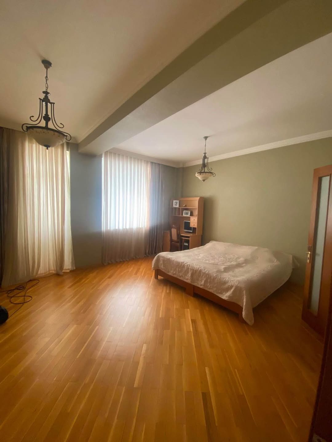 4 սենյականոց բնակարան 200 քմ.! 🏙️ Որոնում եք — 550,000₼