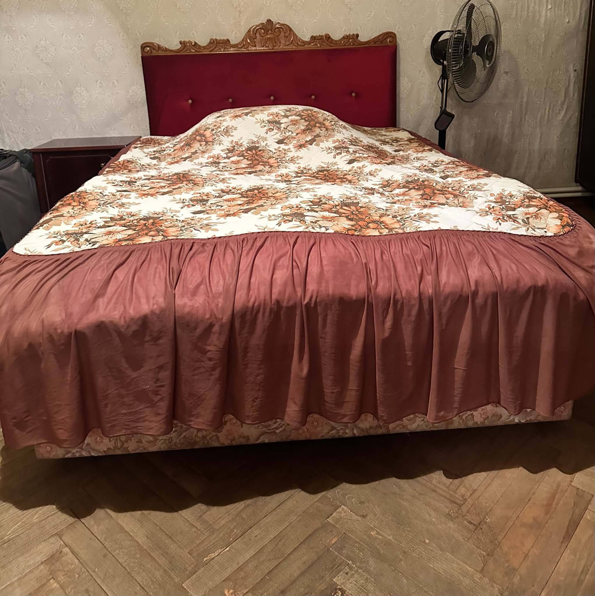 Aile içi kullanılmış, yeni gibi 1.5 kişilik arap yatağı 300₾'ye satılık