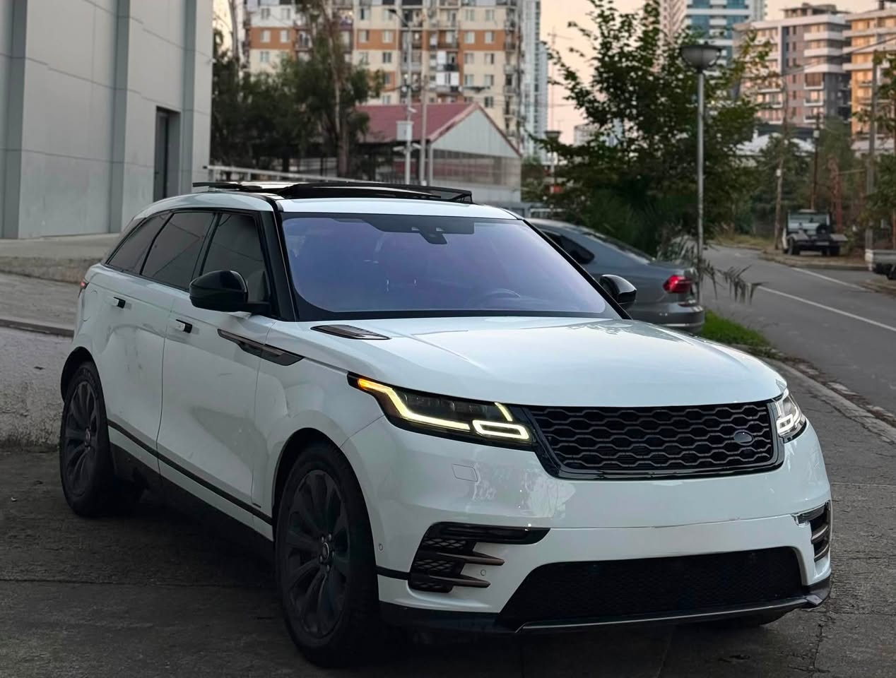 Range Rover Velar 2018 — 28,000$