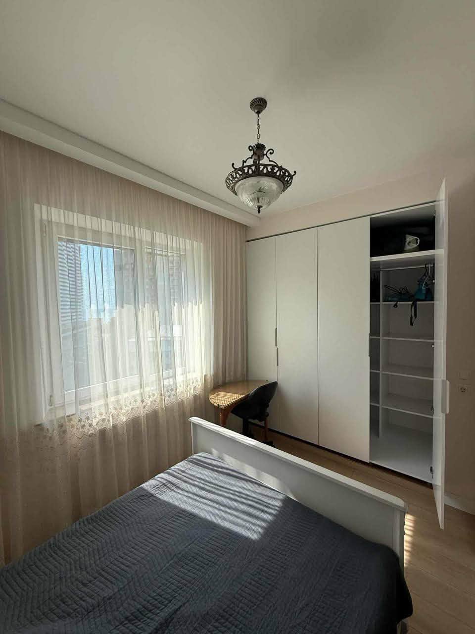 I'm renting a 5-room apartment for $850.