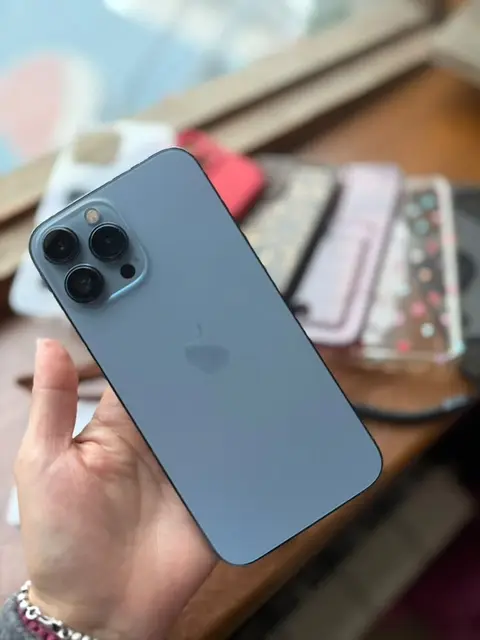iPhone 13 Pro Max 256GB, 76% battery
