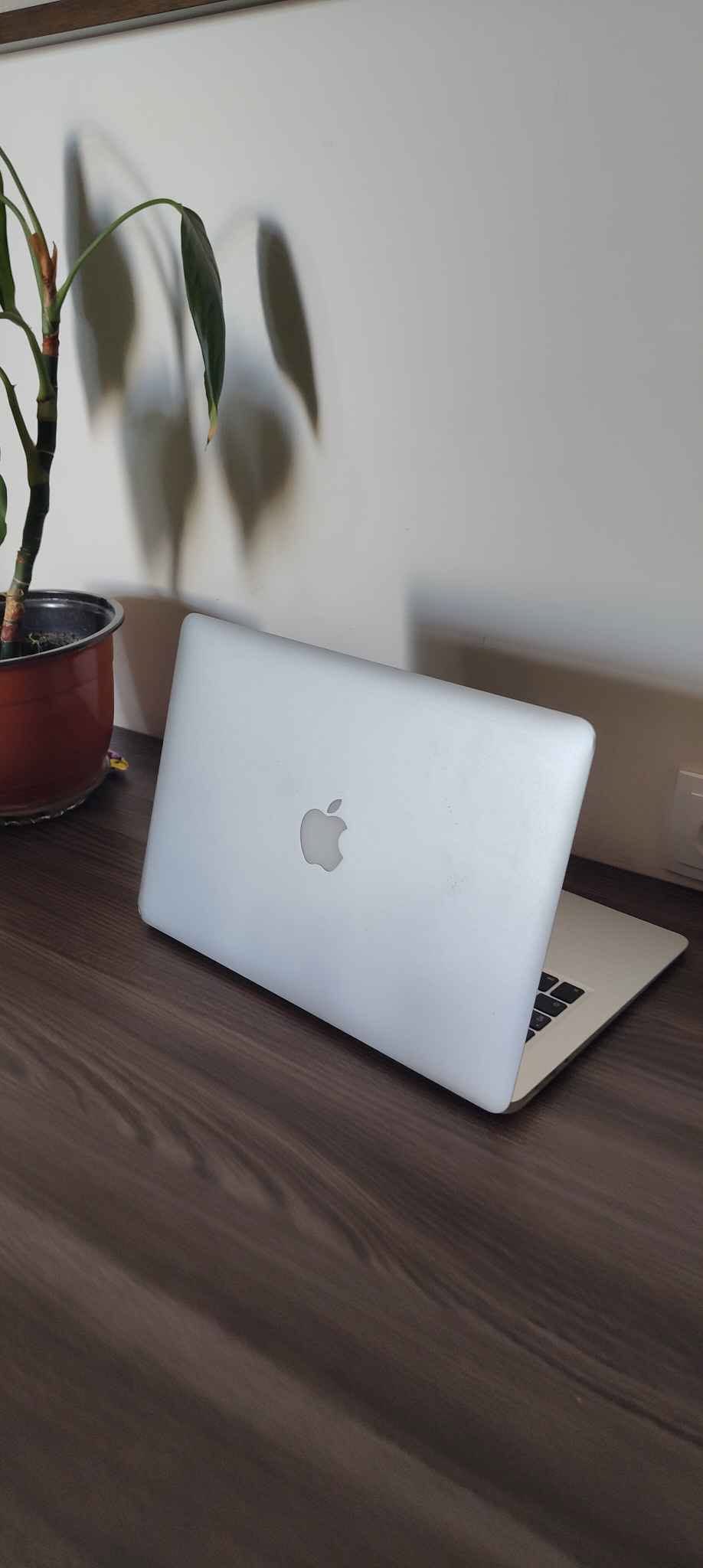 MacBook icore 5 . Ram 8