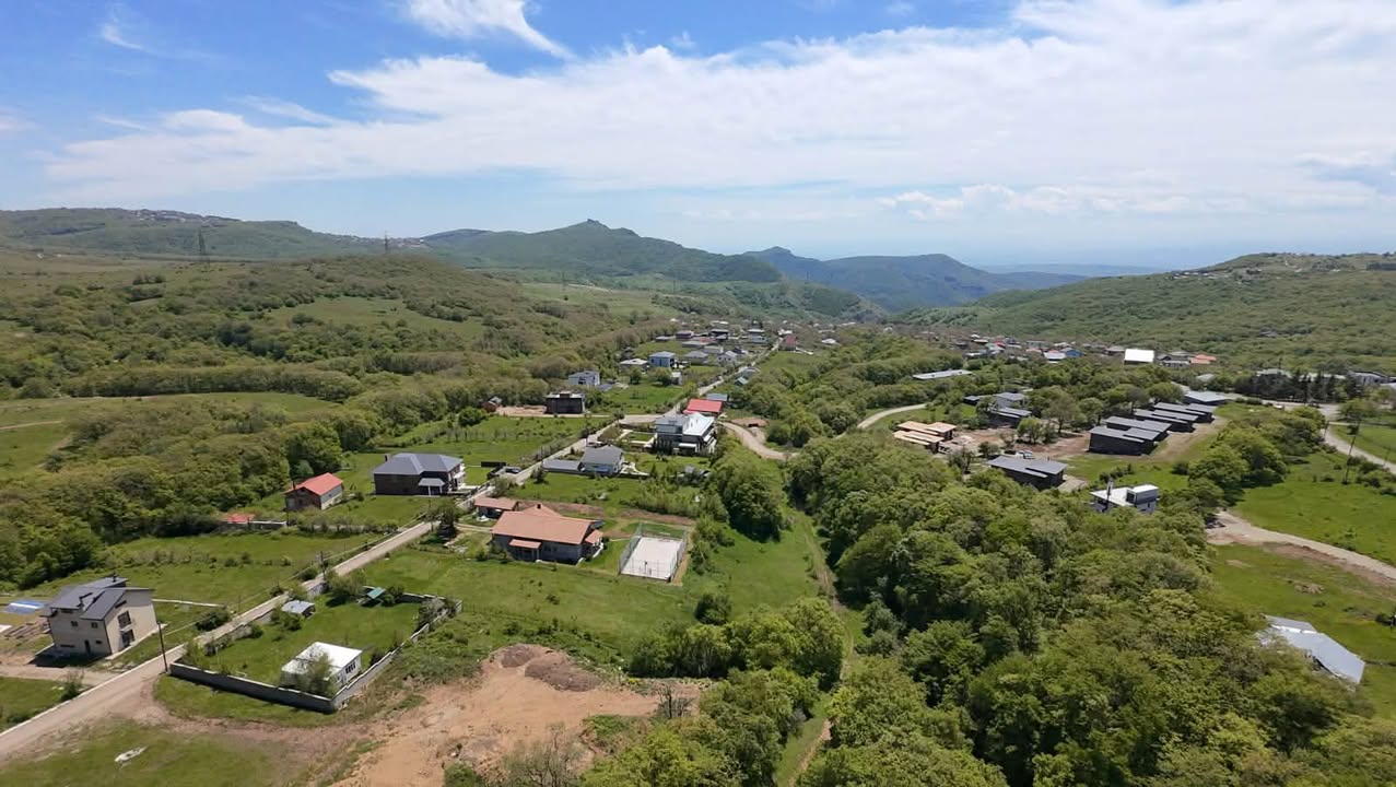 ვყიდი კიკეთში ორ ნაკვეთს მშენებლობის უფლებით