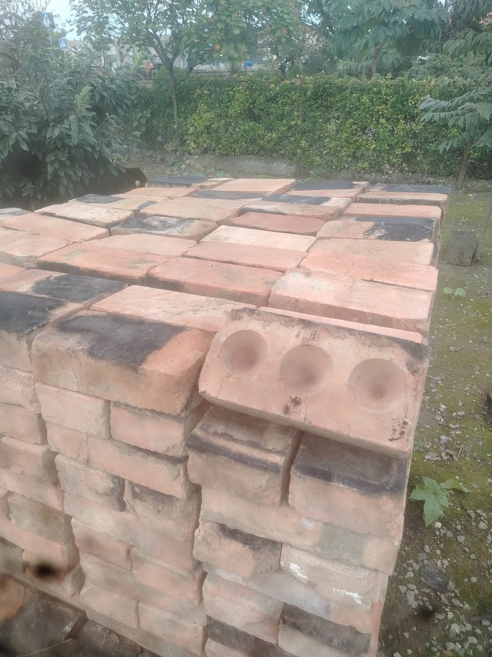 Zuqdididə ikinci əl material satılır