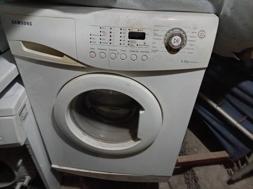 Samsung şirkətinin 5.2 kq.-lıq çamaşır maşını.