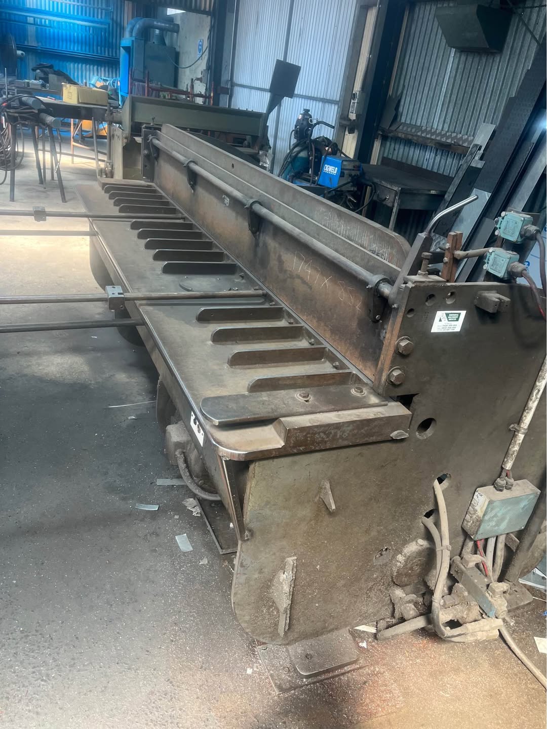 Kleen Guillotine 2500 3mm-ით კვეთა