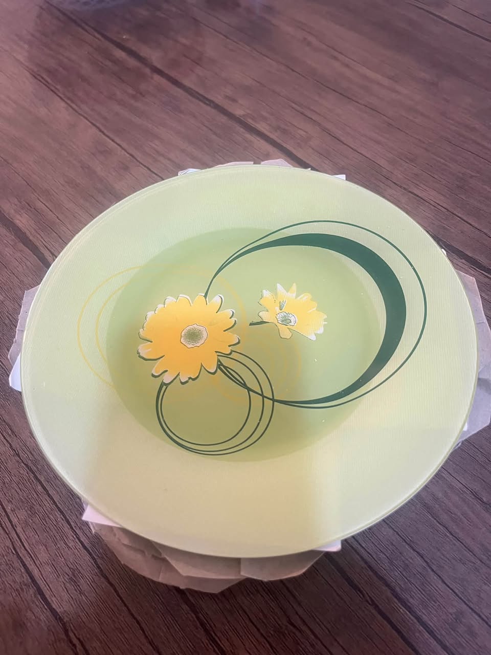 Glass plate with yellow flowers