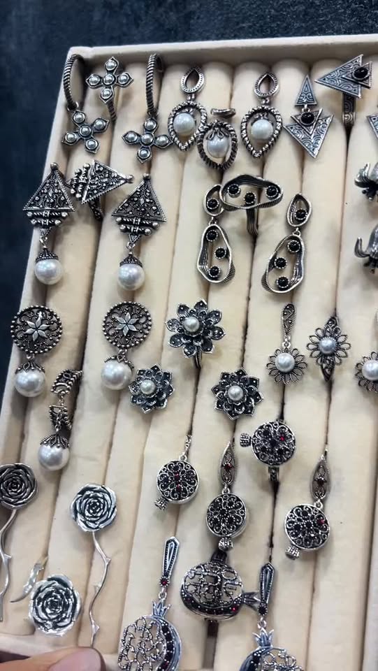 Silver jewelry sets: earrings, pendants, rings