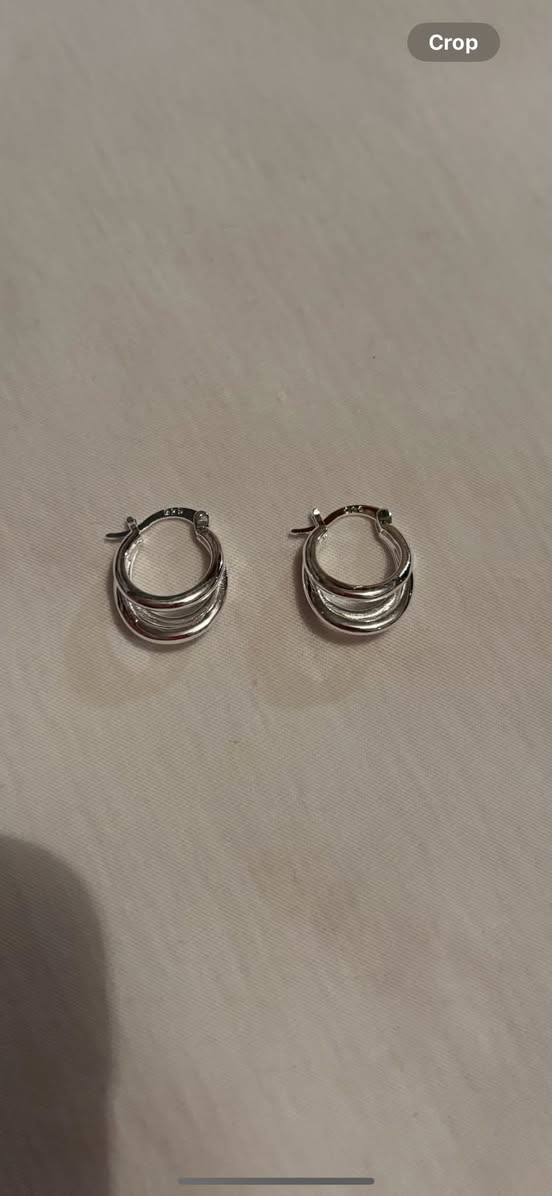 I will sell a silver earring to the jeweler for 10