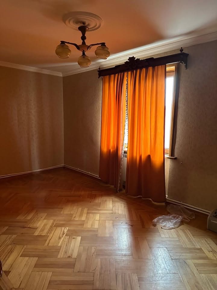Срочно продается ❗️❗️❗️❗️З.Гамсахурдиа 120 квадратных 3 спальни