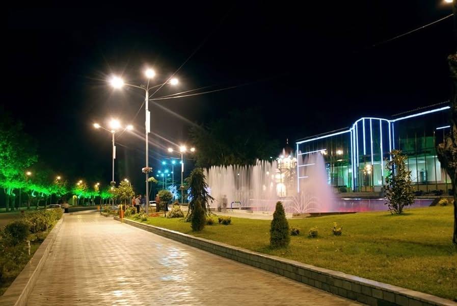 Ես աշխատում եմ արտաքին աշխատանքների վրա, ապրում եմ Թերջոլայում, բակ — 80₾