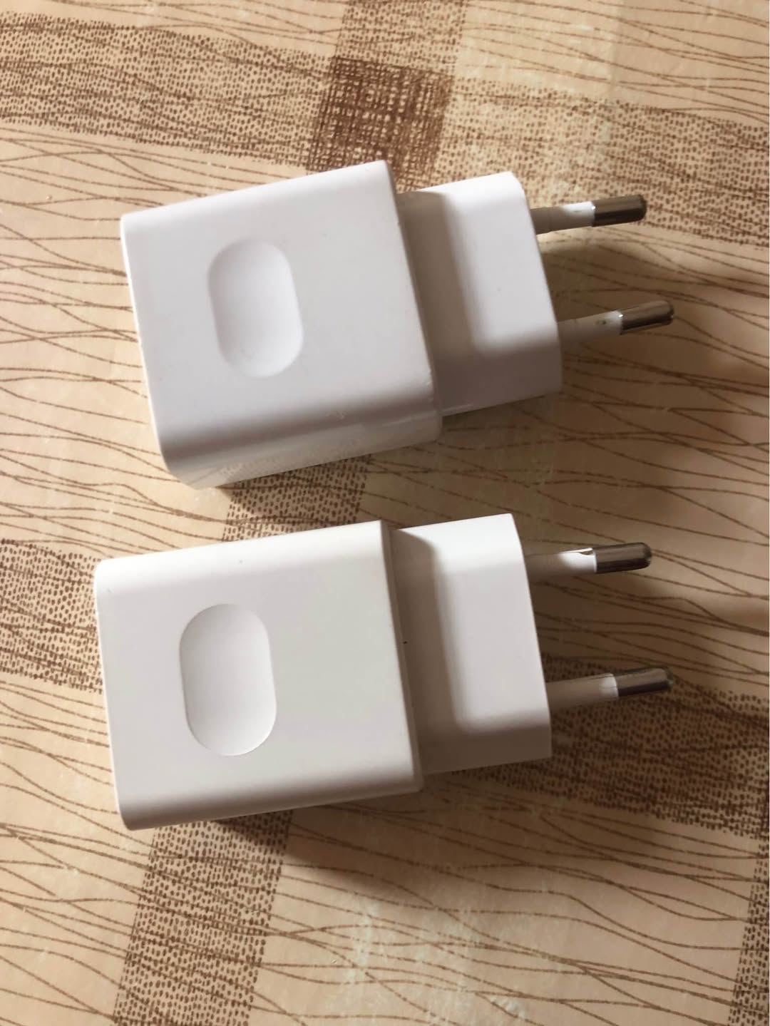 Սպիտակ USB լիցքավորիչ, 1 հատ