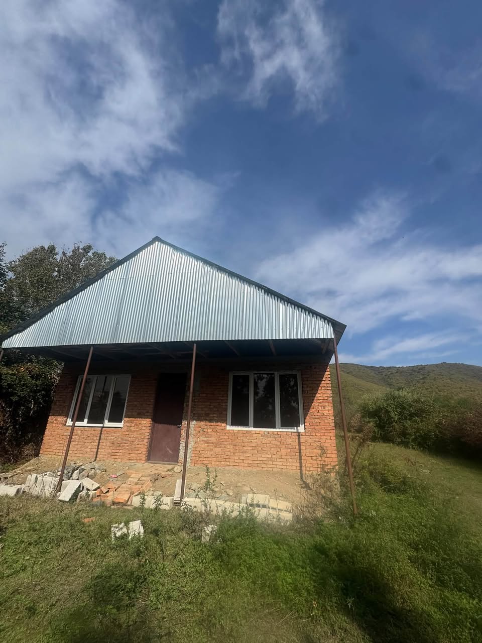 House for sale in Tela village central street.