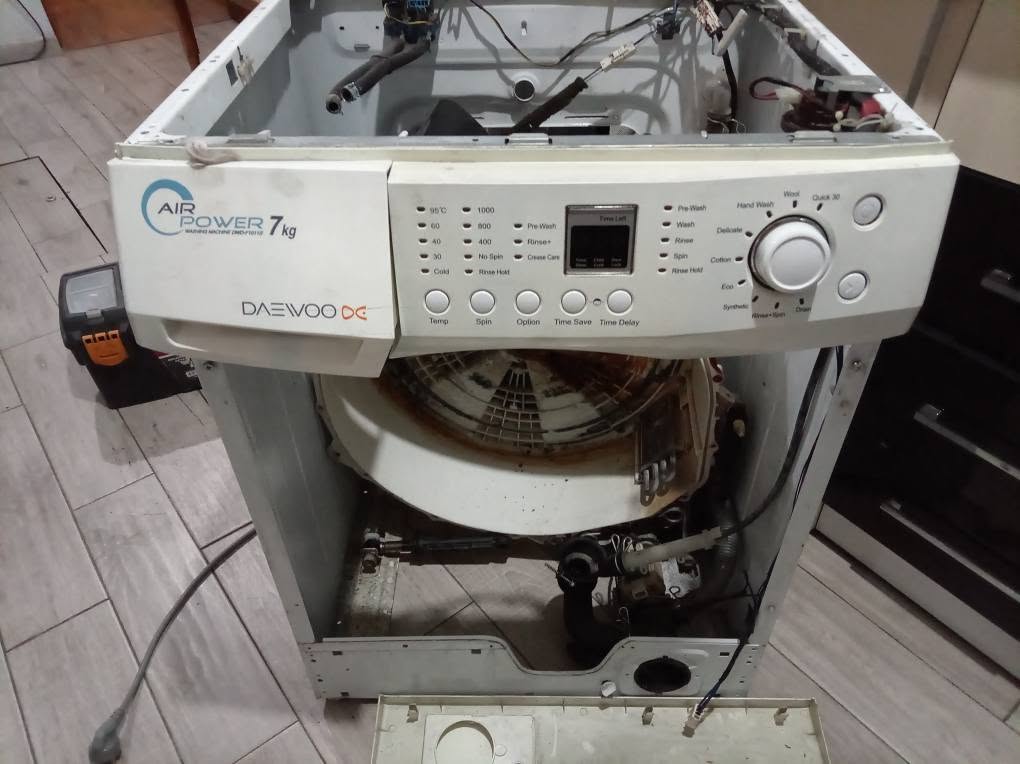 Daewoo şirkətinin 7kq-lıq paltaryuyan maşını sıradan çıxıb
