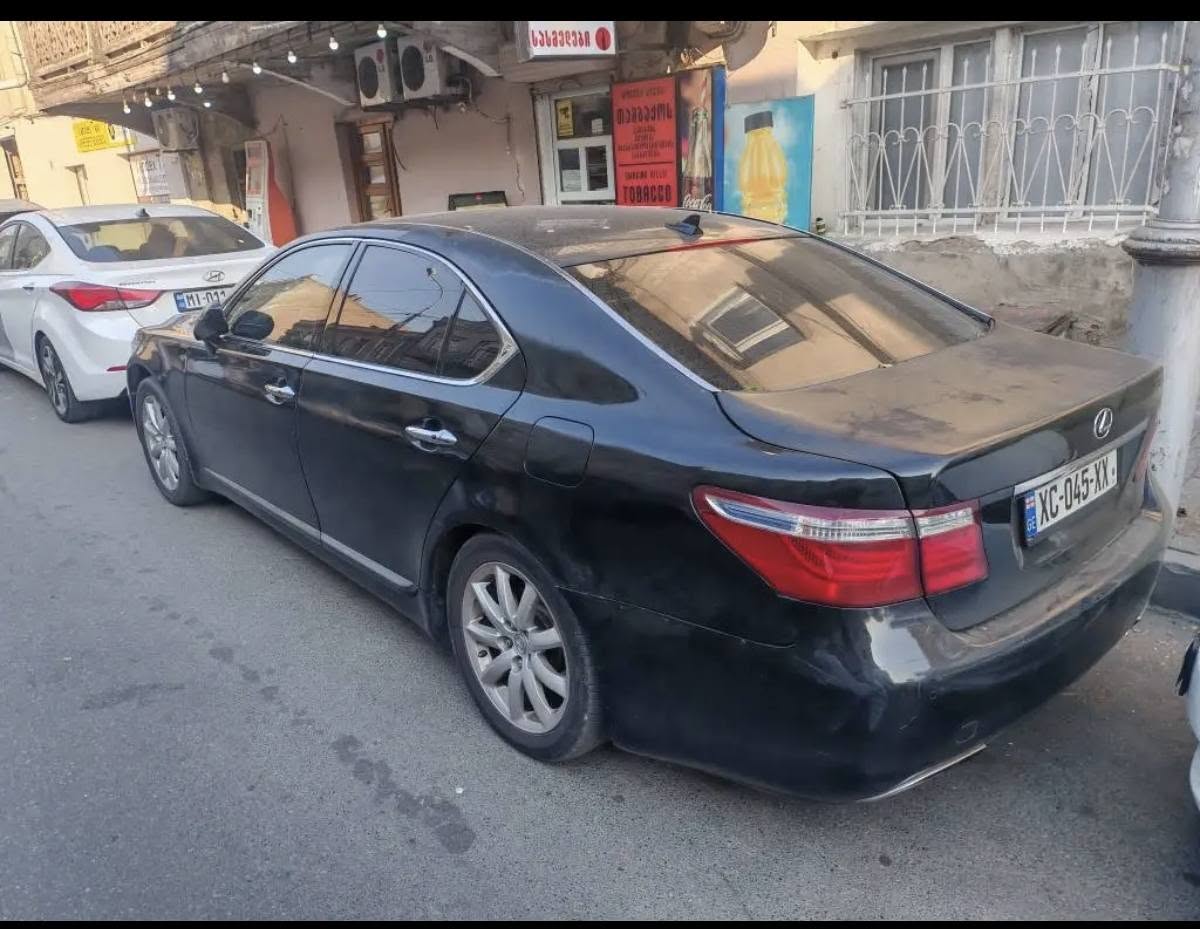 Əlində daxilolmalar var. Qiymət barədə danışaq. Tel