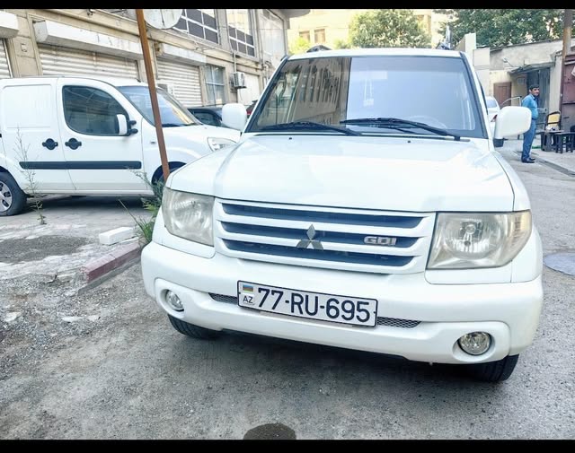 Mitsubishi Pajero io 2002