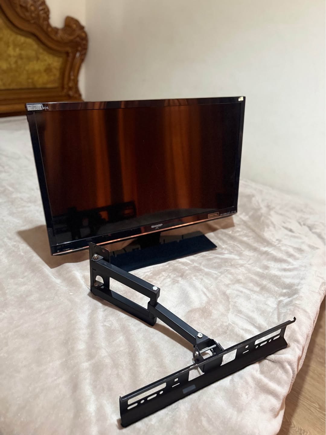 SHARP 32-inch LED TV