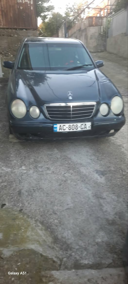 Mercedes E210 1999 — 2,300$