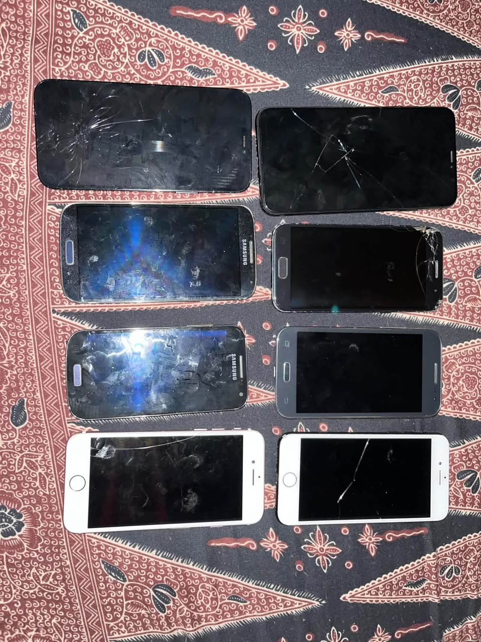 Satılık iPhone 12 Pro değişimi yapılabilir ekranı