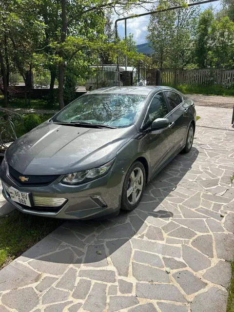 Avtomobil