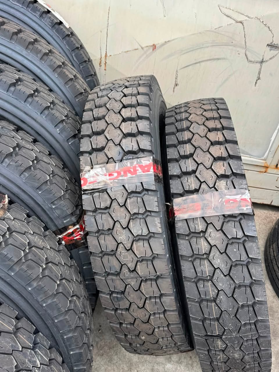New truck tires 9.00R20 16PR