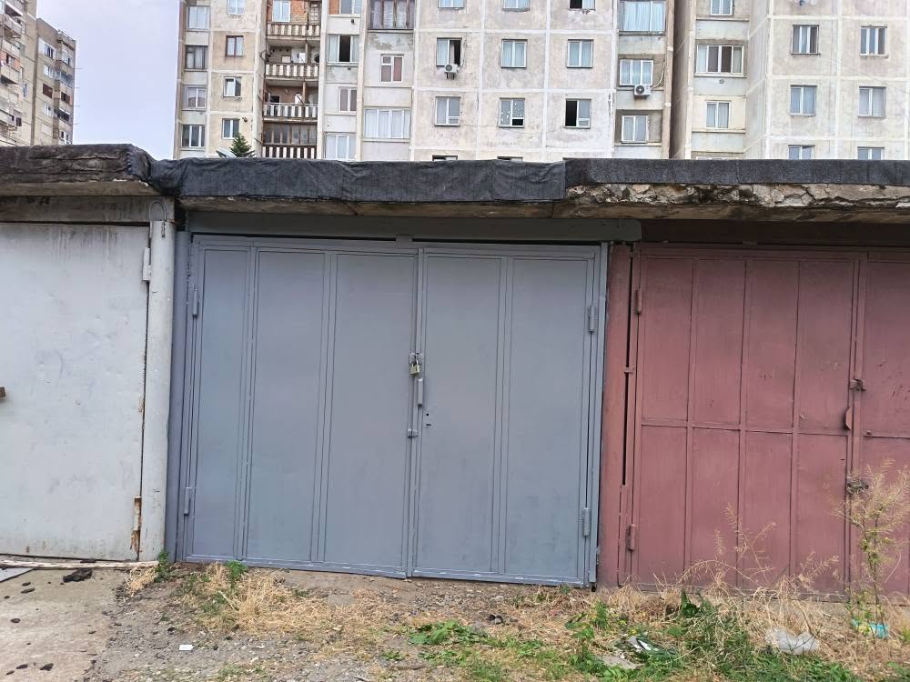 Böyük Dığomun 3-cü məhəlləsində, 15-ci korpusda anbar satılır — 8,500$