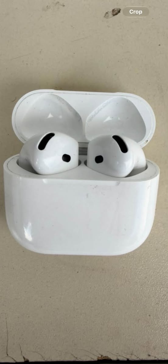 AirPods 4, in good condition