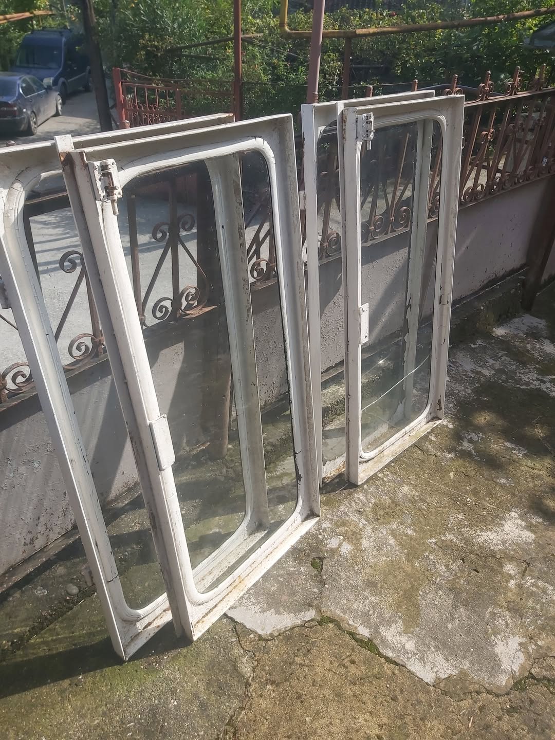 იყიდება 6 ცალი რკინის ფანჯრები თავის — 150₾