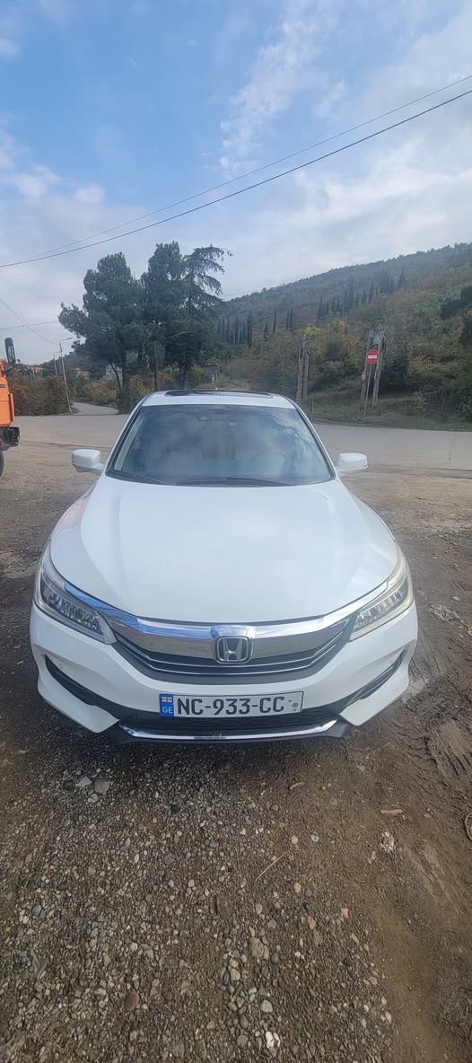 იყიდება ჰონდა აქორდი ტურინგის კომპლექტაცია.2.0ჰობრიდი წელი 2016