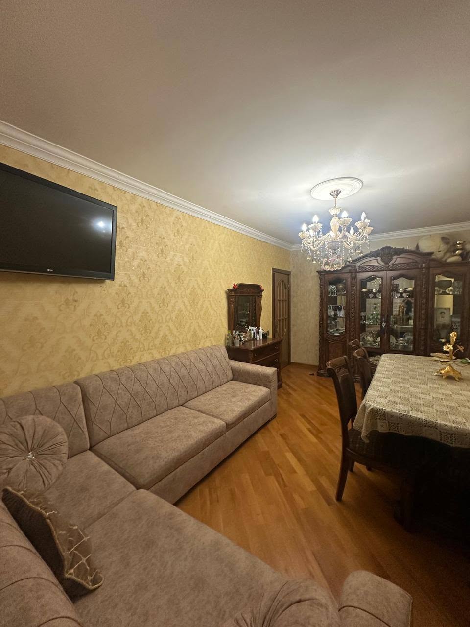 Манастыр — 230,000հայուստ