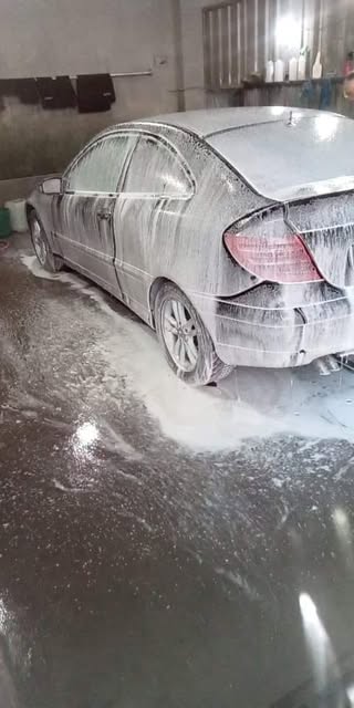 Araba lastiklerinin yıkanması