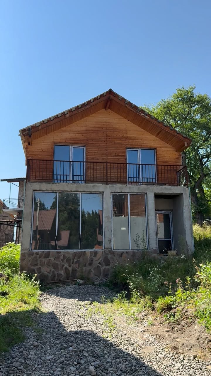 Satılır bağ evi Bakurianida - meşənin kənarında