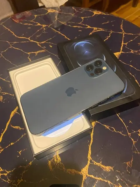 iPhone 12 Pro с коробкой, зарядным устройством