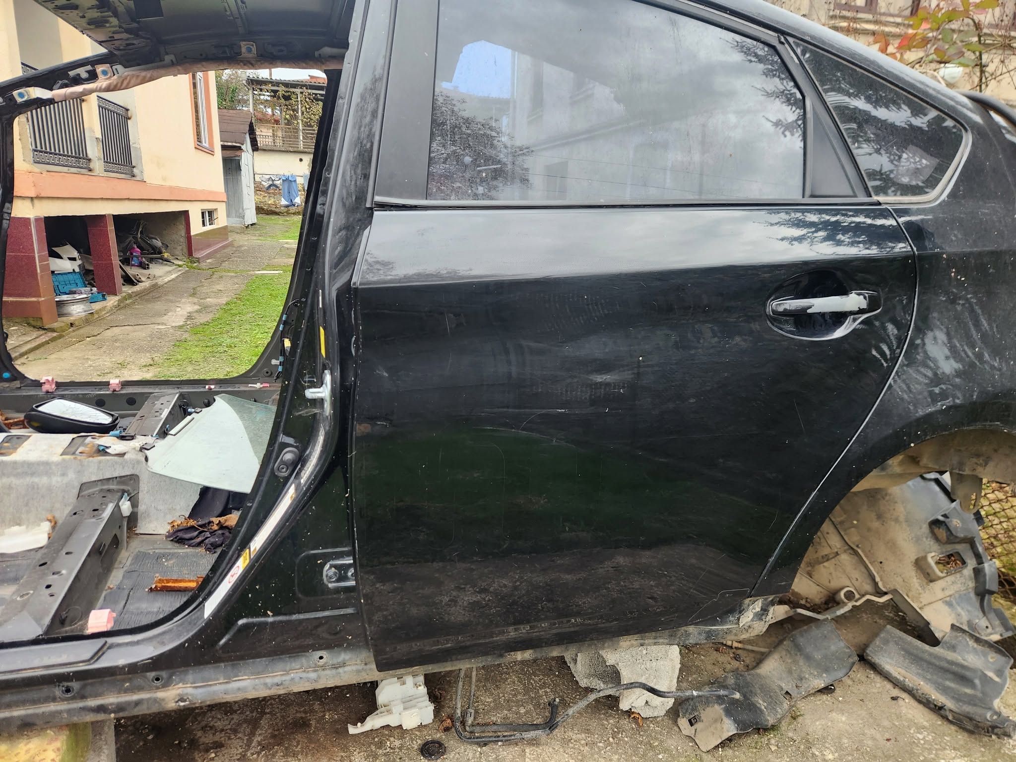 200 lari for 3rd generation rear door
